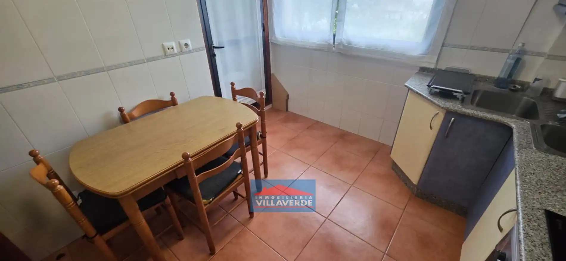 Cocina de Piso en venta en Cangas  con Calefacción, Trastero y Amueblado