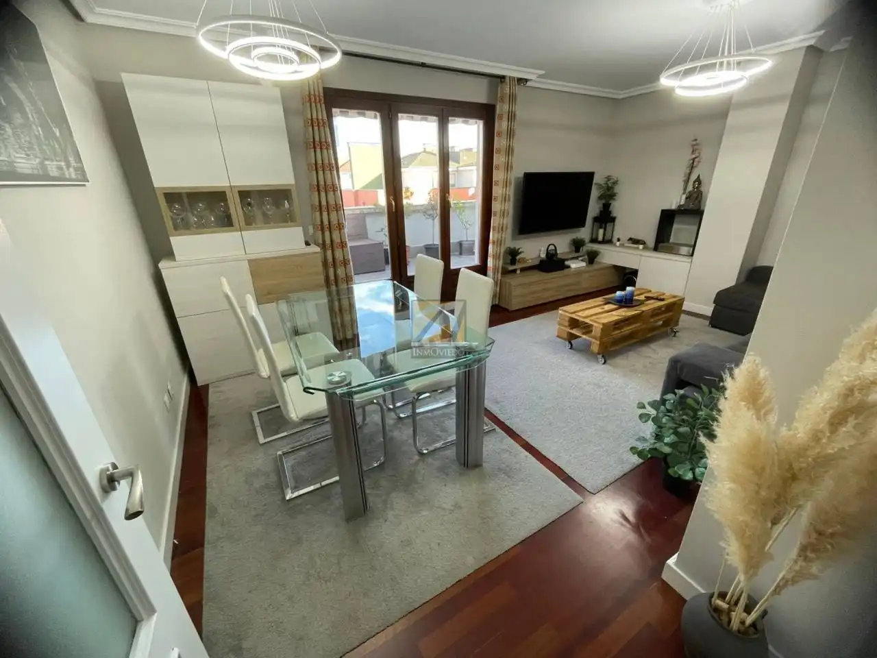 Sala de estar de Ático de alquiler en Oviedo  con Calefacción, Parquet y Terraza