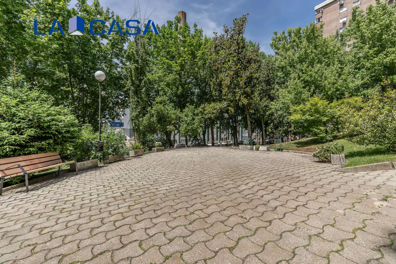 Vista exterior de Pis en venda en Madrid amb Calefacció, Terrassa i Piscina