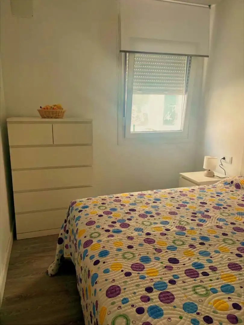 Habitación de Apartamento de alquiler en Cangas  con Calefacción, Amueblado y Horno
