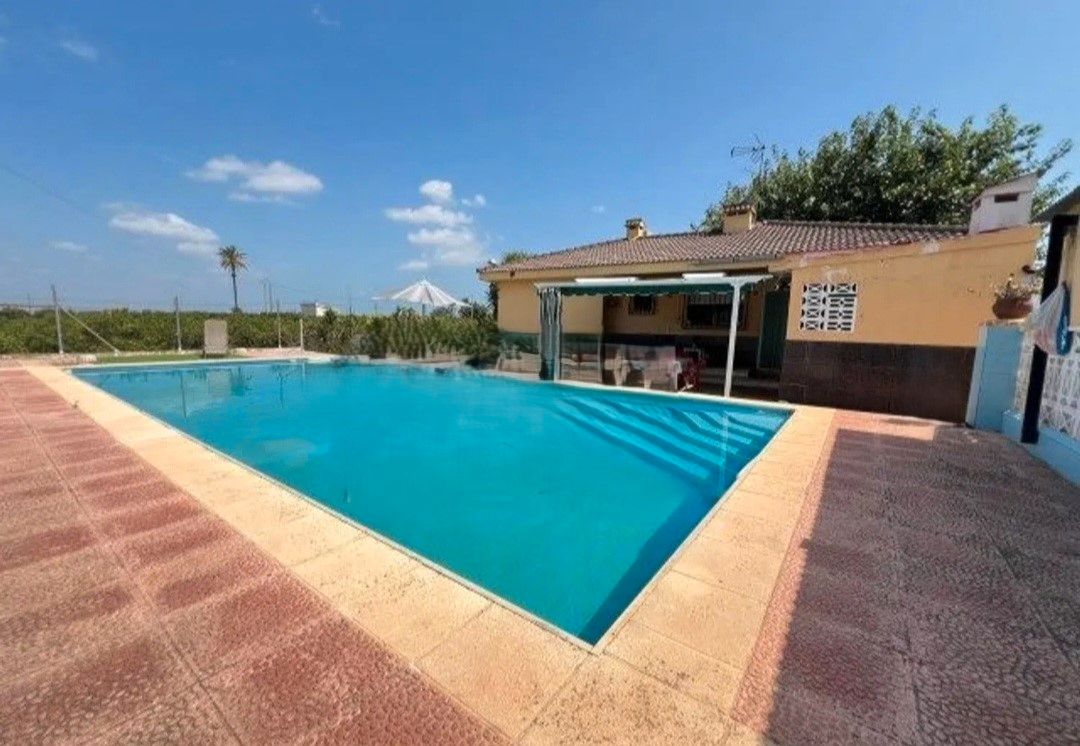 Swimming pool of House or chalet for sale in Alzira  with Air Conditioner, Private garden and Terrace