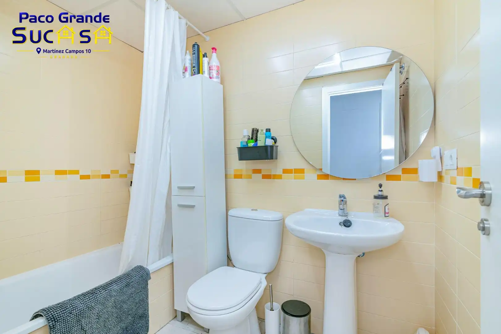 Badezimmer von Erdgeschoss zum Verkauf in La Zubia mit Klimaanlage, Heizung und Möbliert