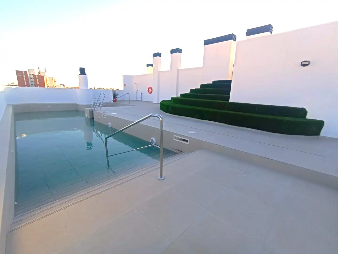 Piscina de Piso de alquiler en  Sevilla Capital con Aire acondicionado, Terraza y Trastero
