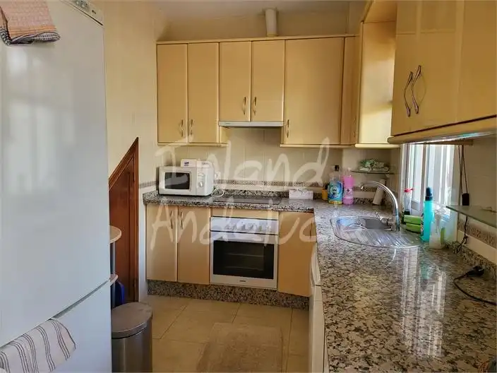 Cuina de Casa adosada en venda en Aguadulce (Sevilla) amb Aire condicionat
