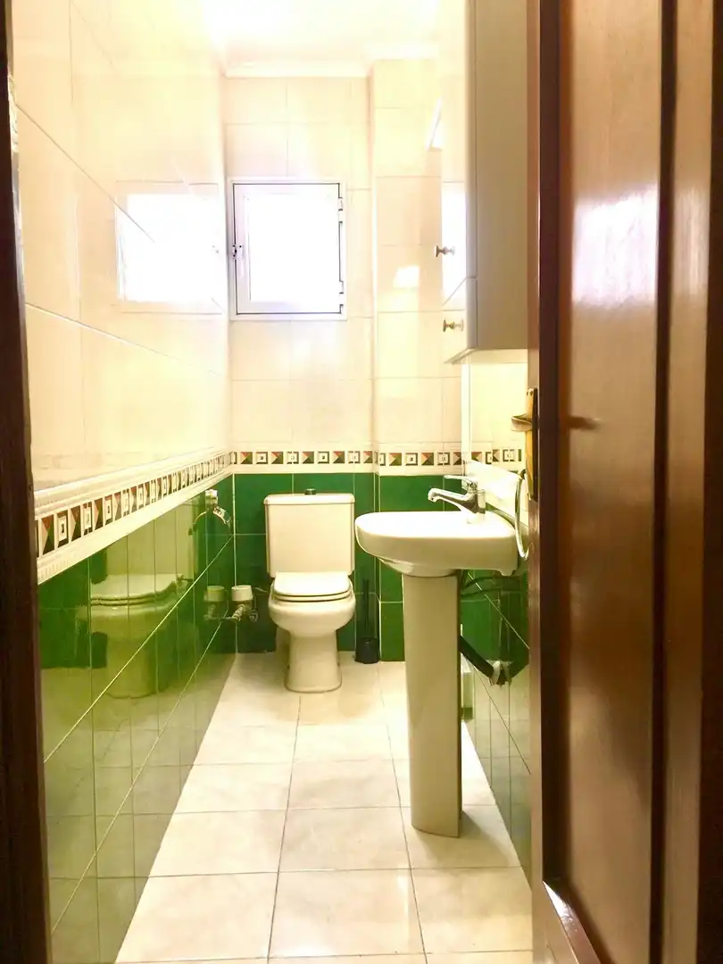 Badezimmer von Wohnung zur untervermieten in Valencia mit Waschmaschine und Internet