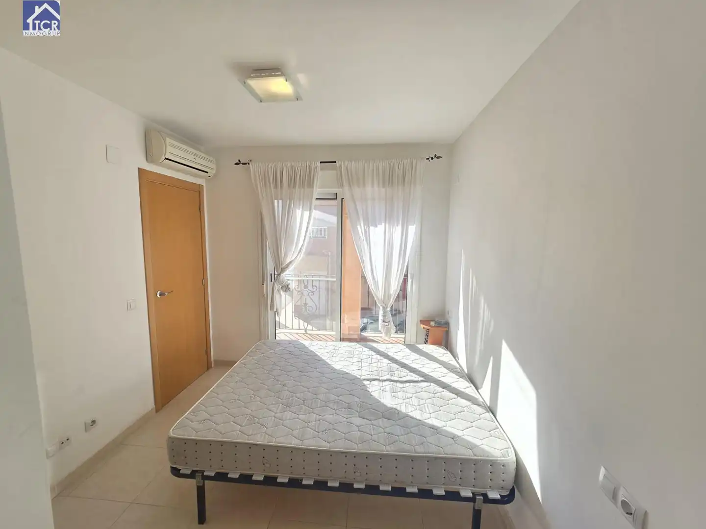 Schlafzimmer von Wohnung zum Verkauf in Camarles mit Klimaanlage, Balkon und Gemeinschaftspool