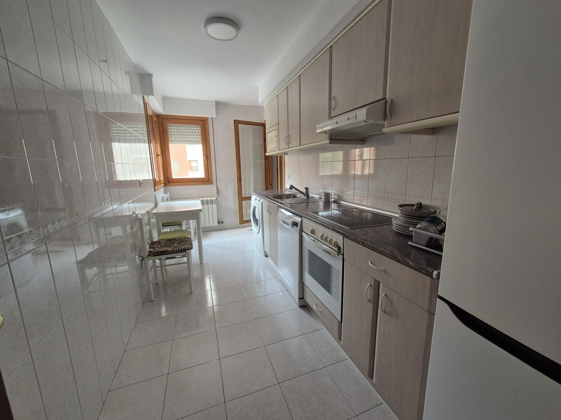 Cocina de Piso de alquiler en  Zaragoza Capital con Calefacción, Terraza y Trastero