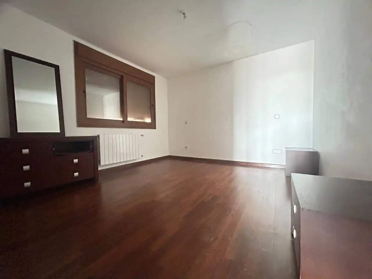 Schlafzimmer von Haus oder Chalet zum Verkauf in Layos mit Heizung, Privatgarten und Terrasse