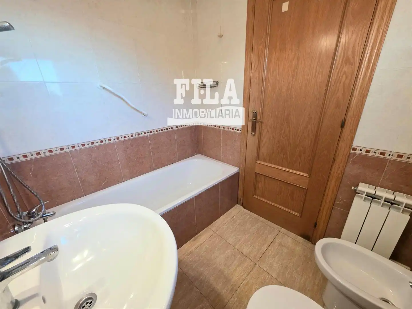 Casa aparellada amb jardí en venda a La Pobla de Montornès, imagen 20
