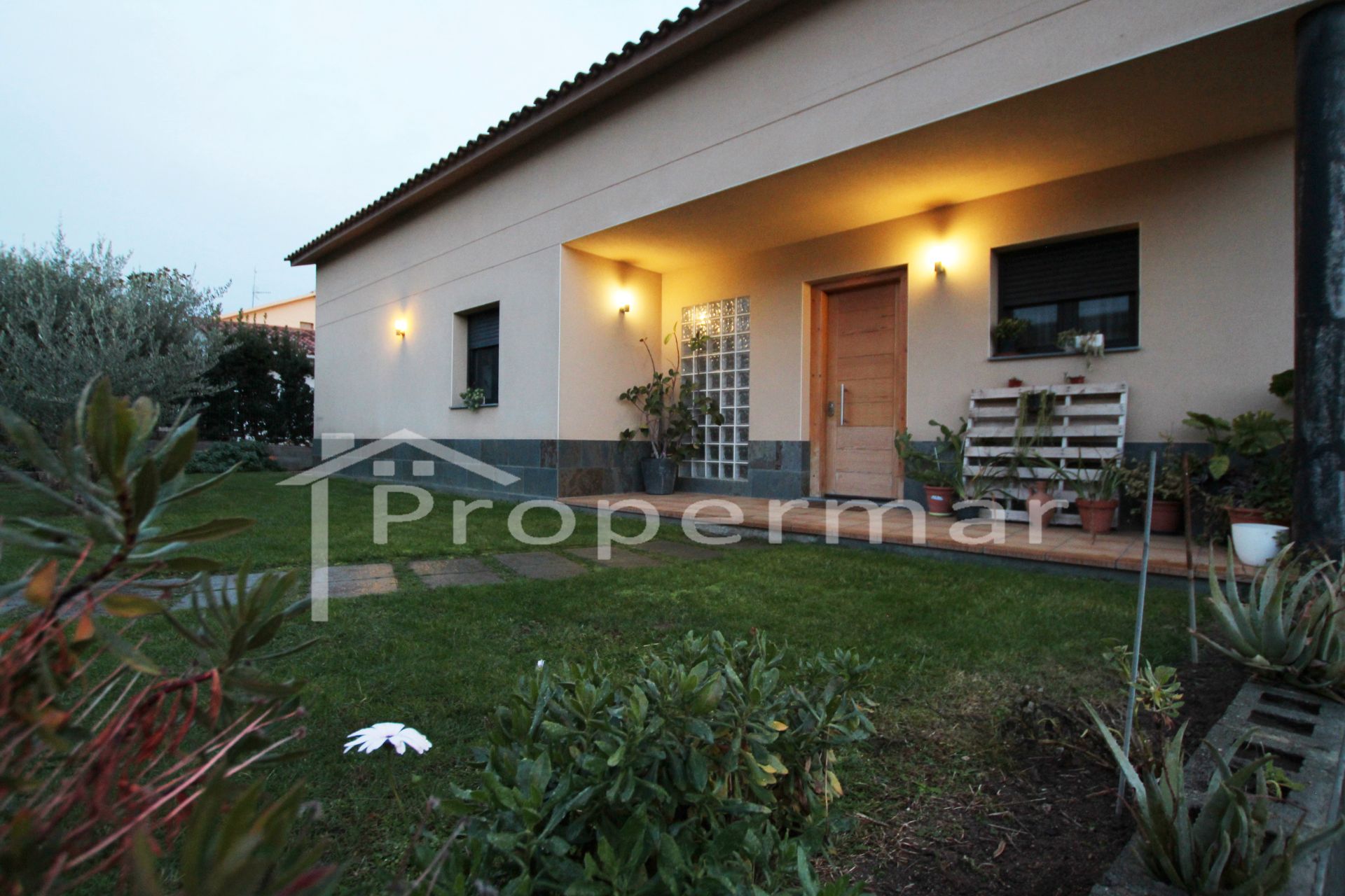 Vista exterior de Casa o chalet en venta en Cànoves I Samalús con Aire acondicionado, Calefacción y Jardín privado