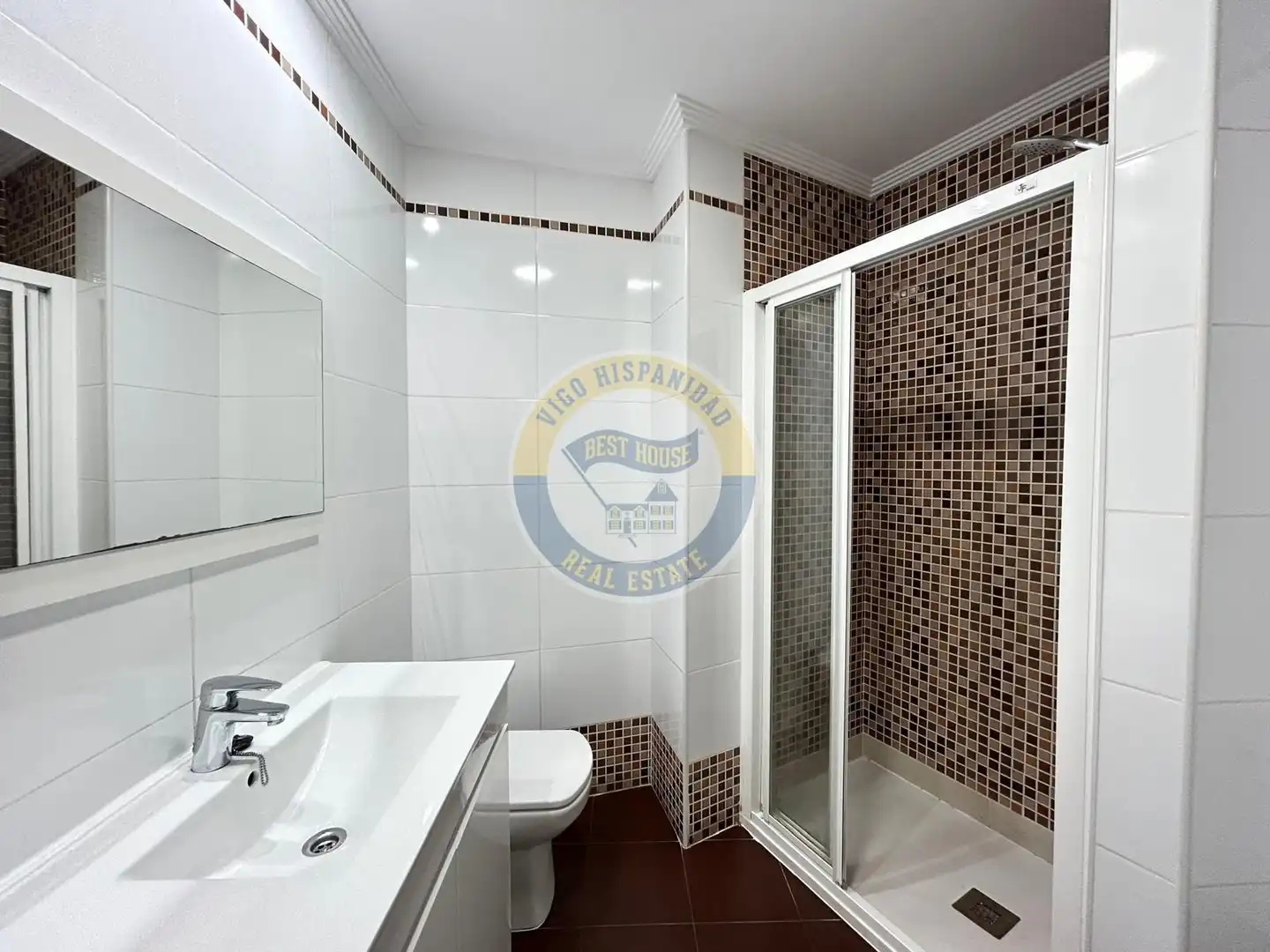 Bany de Apartament en venda en Vigo  amb Calefacció i Traster