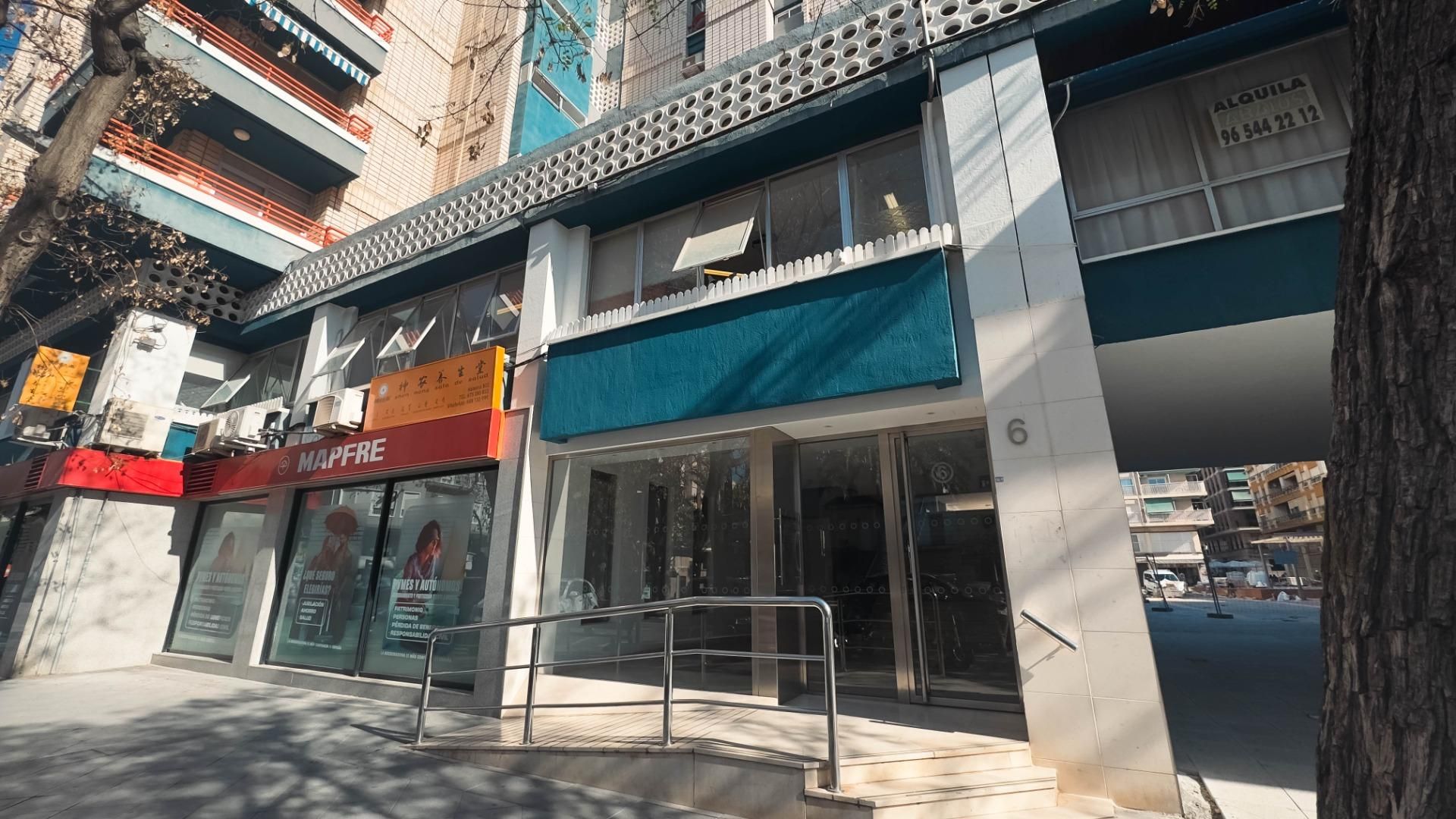 Local en venta en Calle MARIANO BENLLIURE, Reina Victoria - Miguel Hernández
