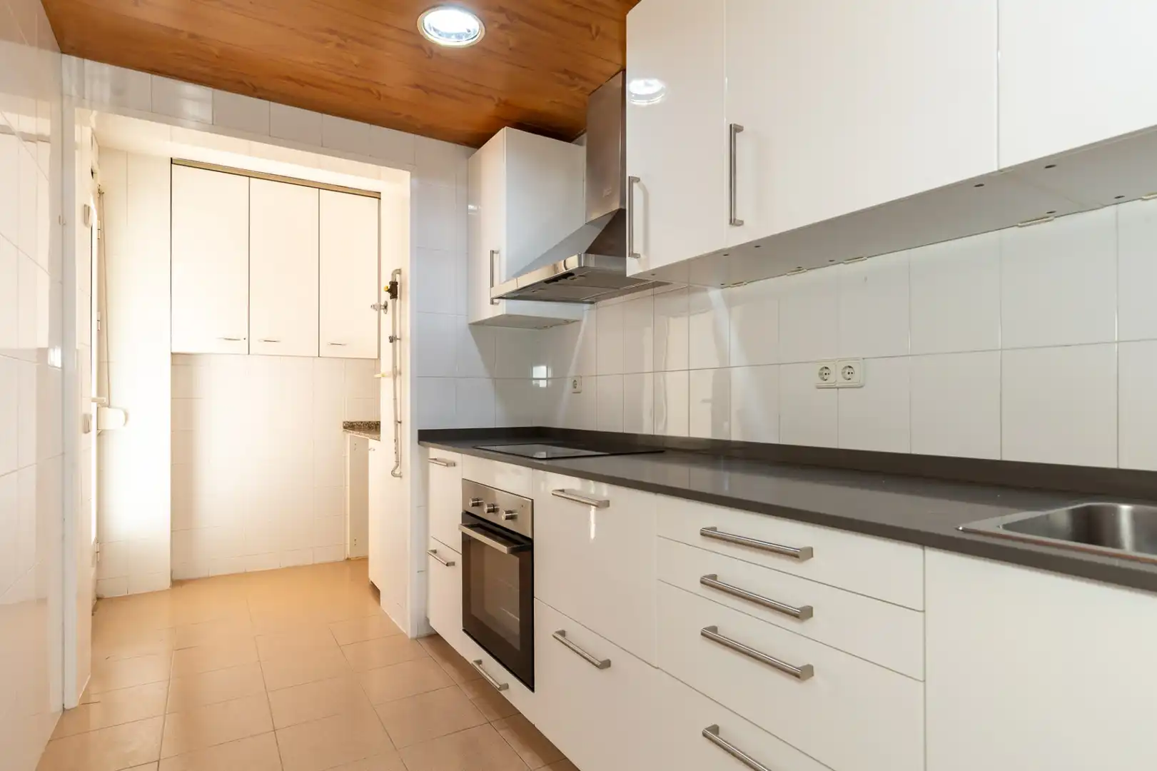 Cuina de Planta baixa en venda en Sant Joan Despí amb Aire condicionat, Calefacció i Terrassa