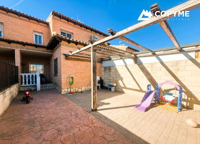 Casa adosada en Venta en Carretera Toledo -Ávila en Santo Domingo-Caudilla