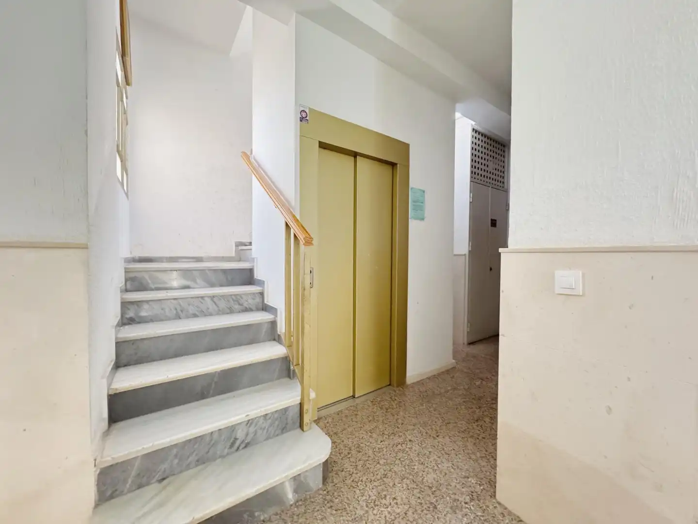 Piso en venta en Almería con Terraza y Balcón