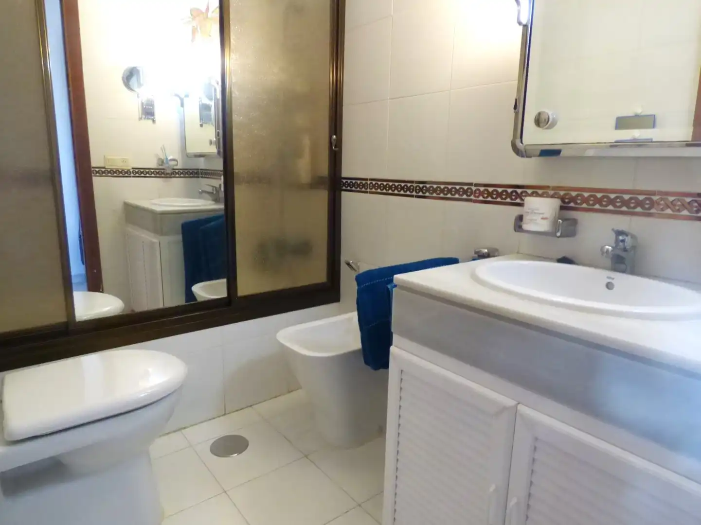 Badezimmer von Dachboden zum Verkauf in Cádiz mit Heizung und Terrasse