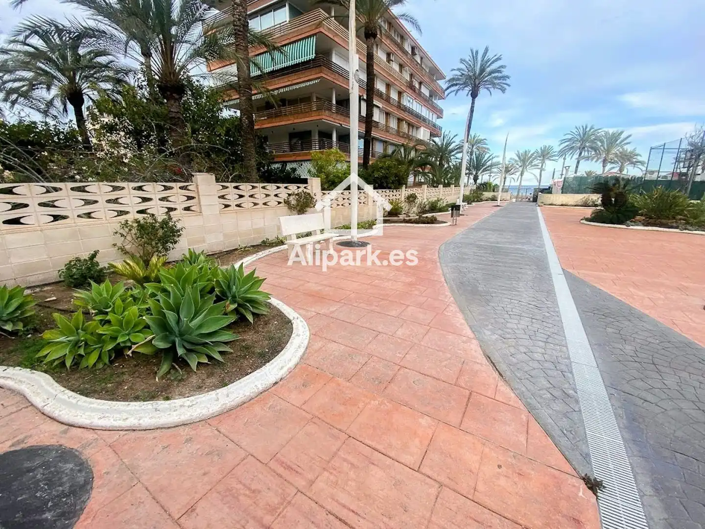 Vista exterior de Pis en venda en Alicante / Alacant amb Aire condicionat, Calefacció i Terrassa