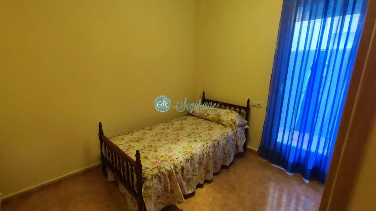 Habitación de Piso en venta en Hontanares de Eresma con Calefacción, Terraza y Amueblado