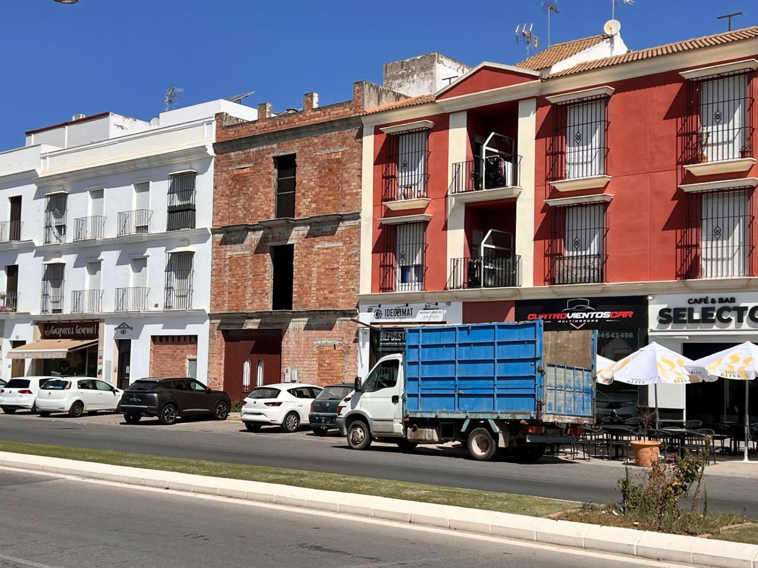 Exterior view of Flat for sale in Los Palacios y Villafranca  with Air Conditioner, Heating and Terrace