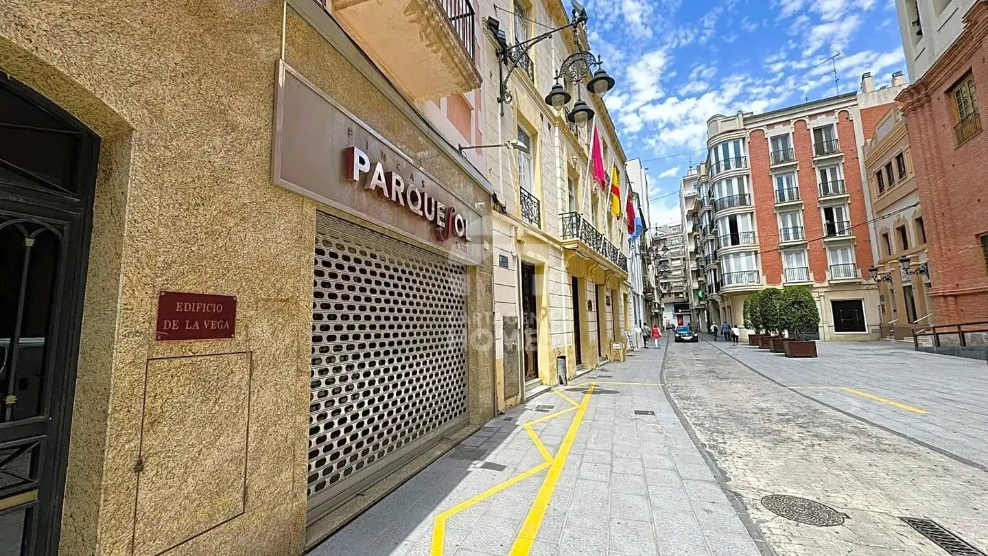 Local comercial en venta en Del Aire 27