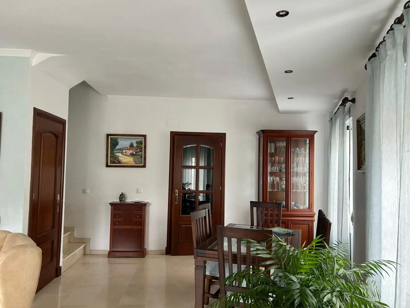 Sala d'estar de Casa adosada en venda en Ubrique amb Aire condicionat, Terrassa i Traster
