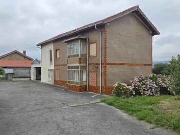 Casa amb jardí en venda a Cortiguera - CL MAYOR 26