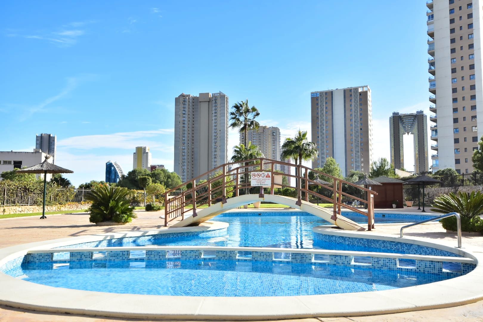 Swimming pool of Flat to rent in Benidorm  with Air Conditioner, Heating and Terrace