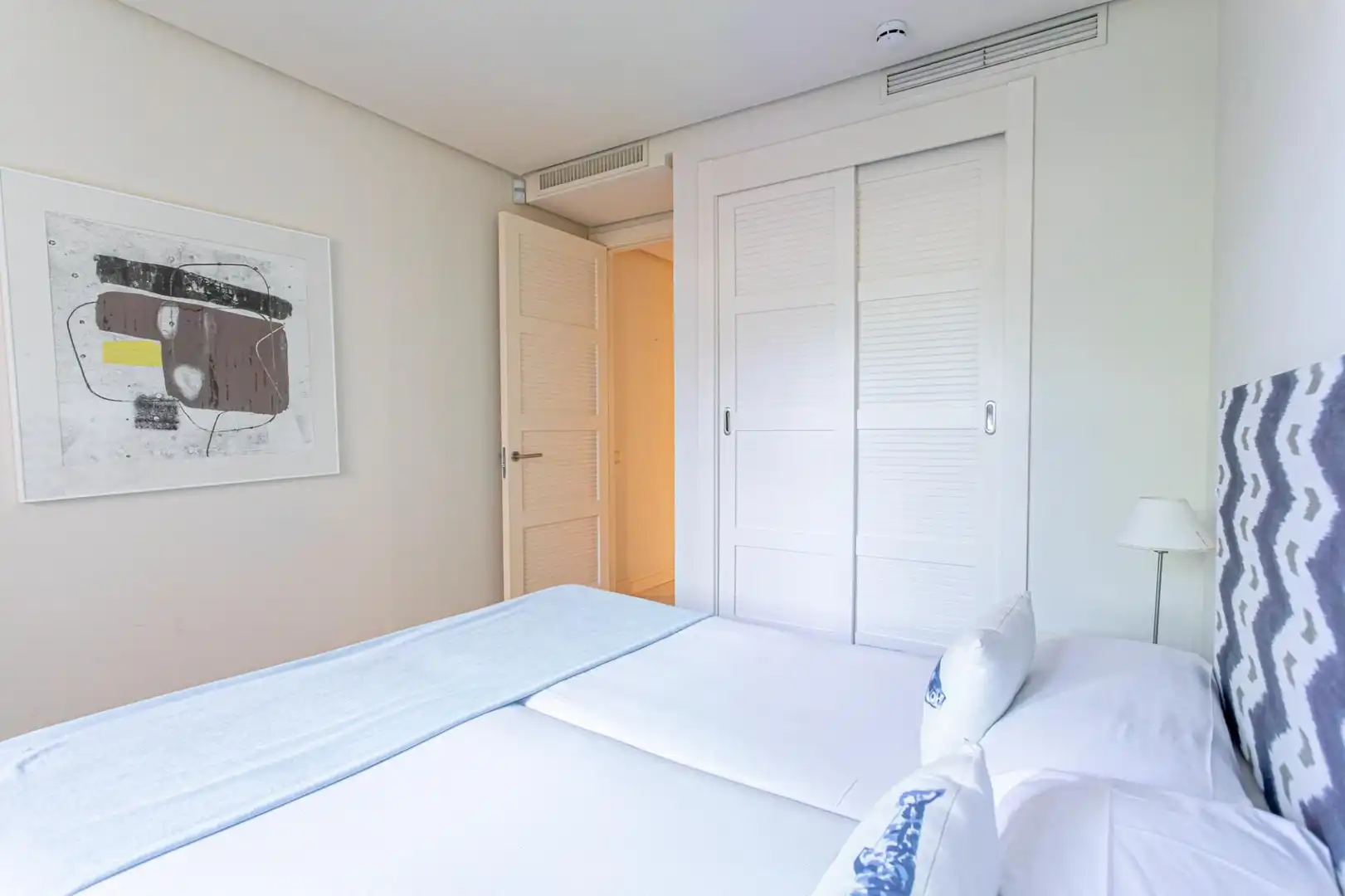 Dormitori de Apartament en venda en Chiclana de la Frontera amb Jardí privat i Piscina comunitària