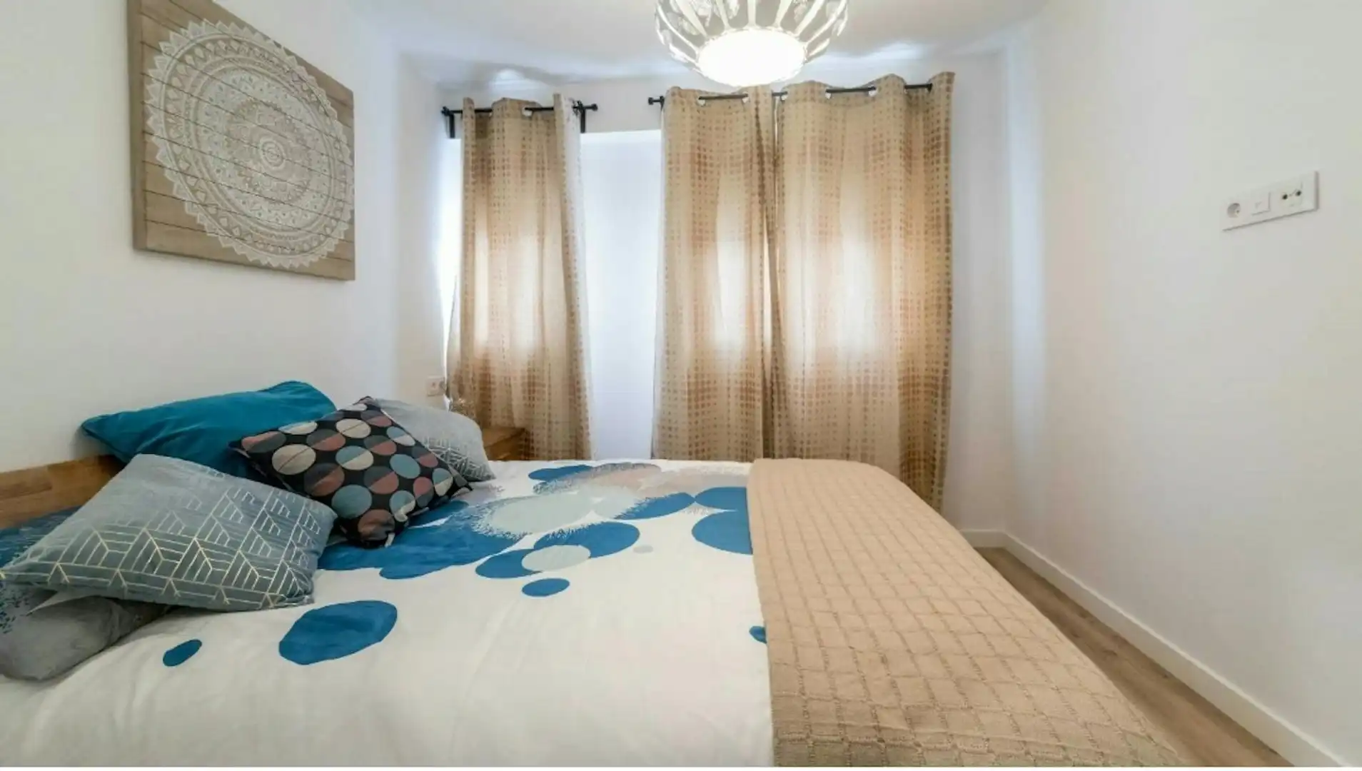 Habitación de Piso de alquiler en Valencia con Aire acondicionado, Calefacción y Amueblado
