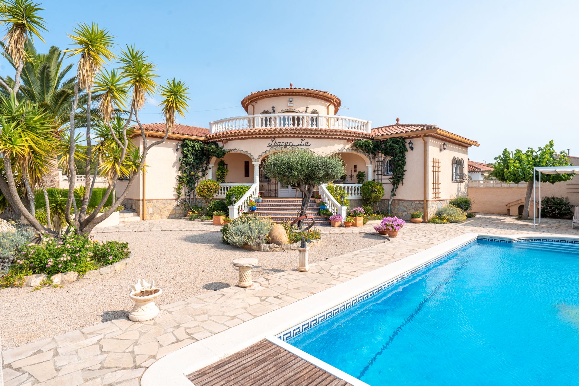 Vista exterior de Casa o xalet en venda en Mont-roig del Camp amb Aire condicionat, Calefacció i Jardí privat