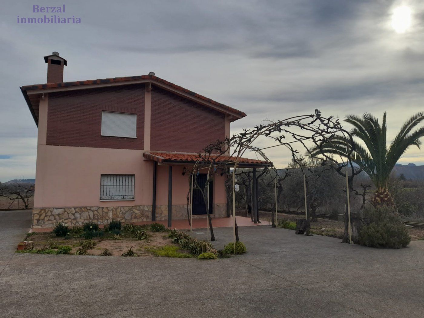 Vista exterior de Finca rústica en venda en Lardero amb Calefacció, Jardí privat i Terrassa