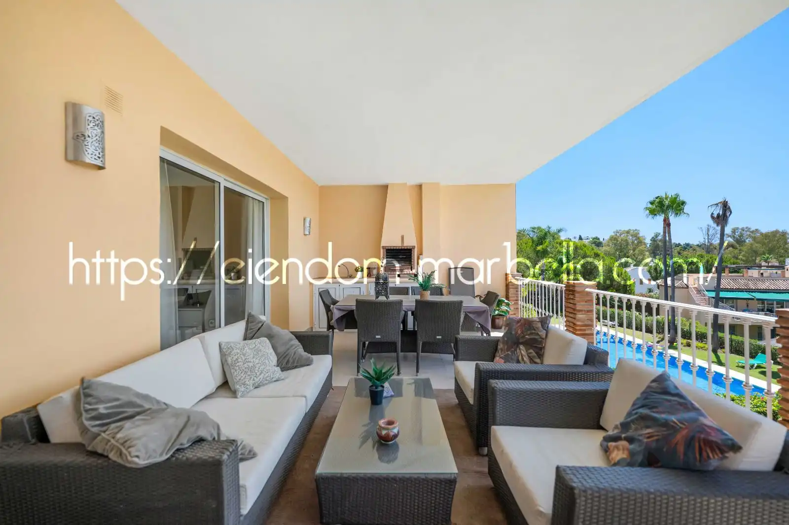 Terrasse von Wohnungen zum Verkauf in Marbella mit Klimaanlage, Terrasse und Möbliert