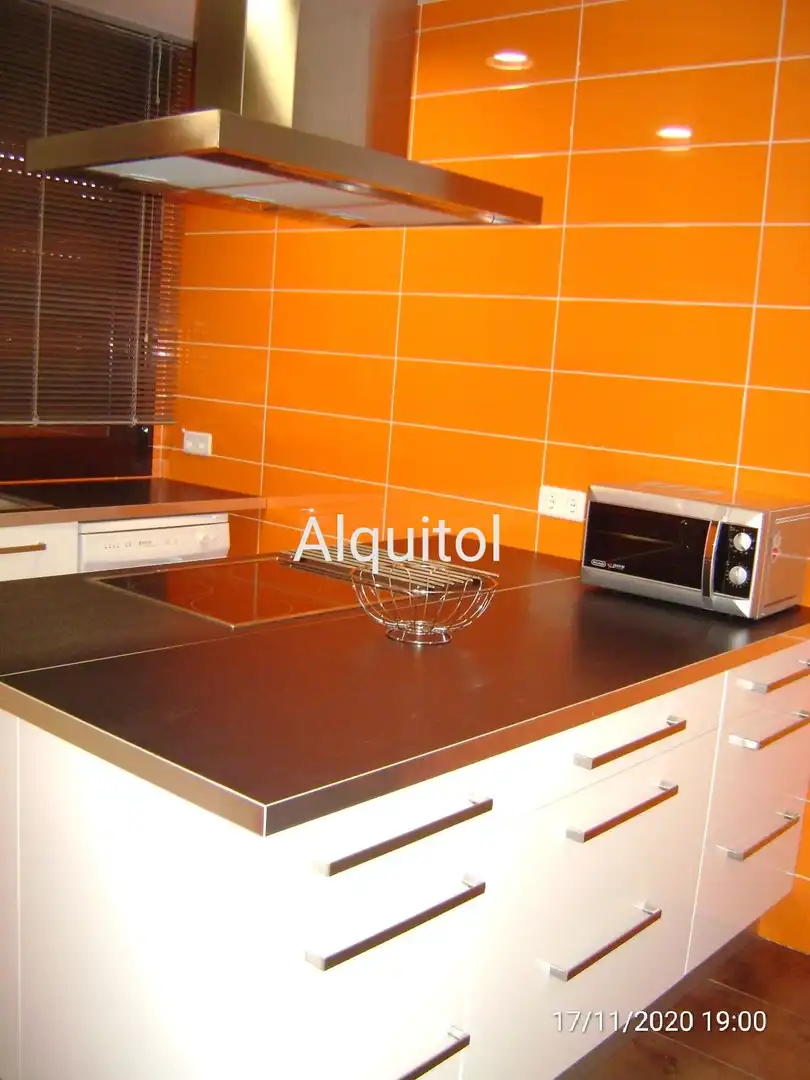 Cocina de Casa adosada de alquiler en Cobisa con Calefacción, Jardín privado y Parquet