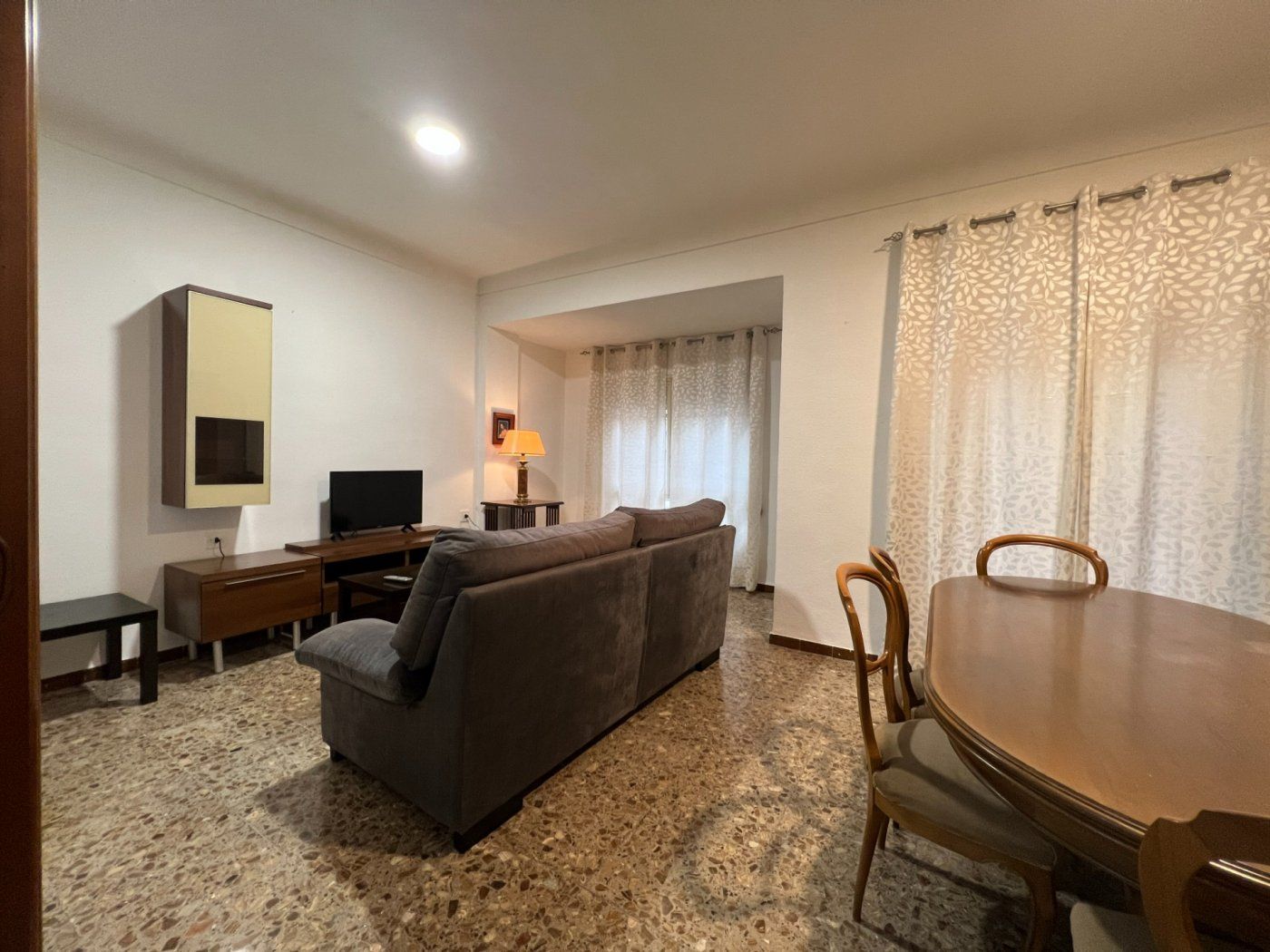 Pis de lloguer a Calle JOSE GUTIERREZ-PETEN, Mercado