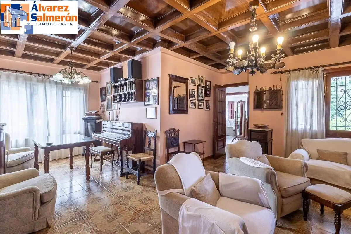 Sala de estar de Casa o chalet en venta en Huétor Vega con Aire acondicionado, Calefacción y Jardín privado
