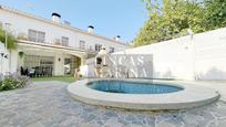 Vista exterior de Casa adosada en venda en Castelldefels amb Aire condicionat, Calefacció i Jardí privat