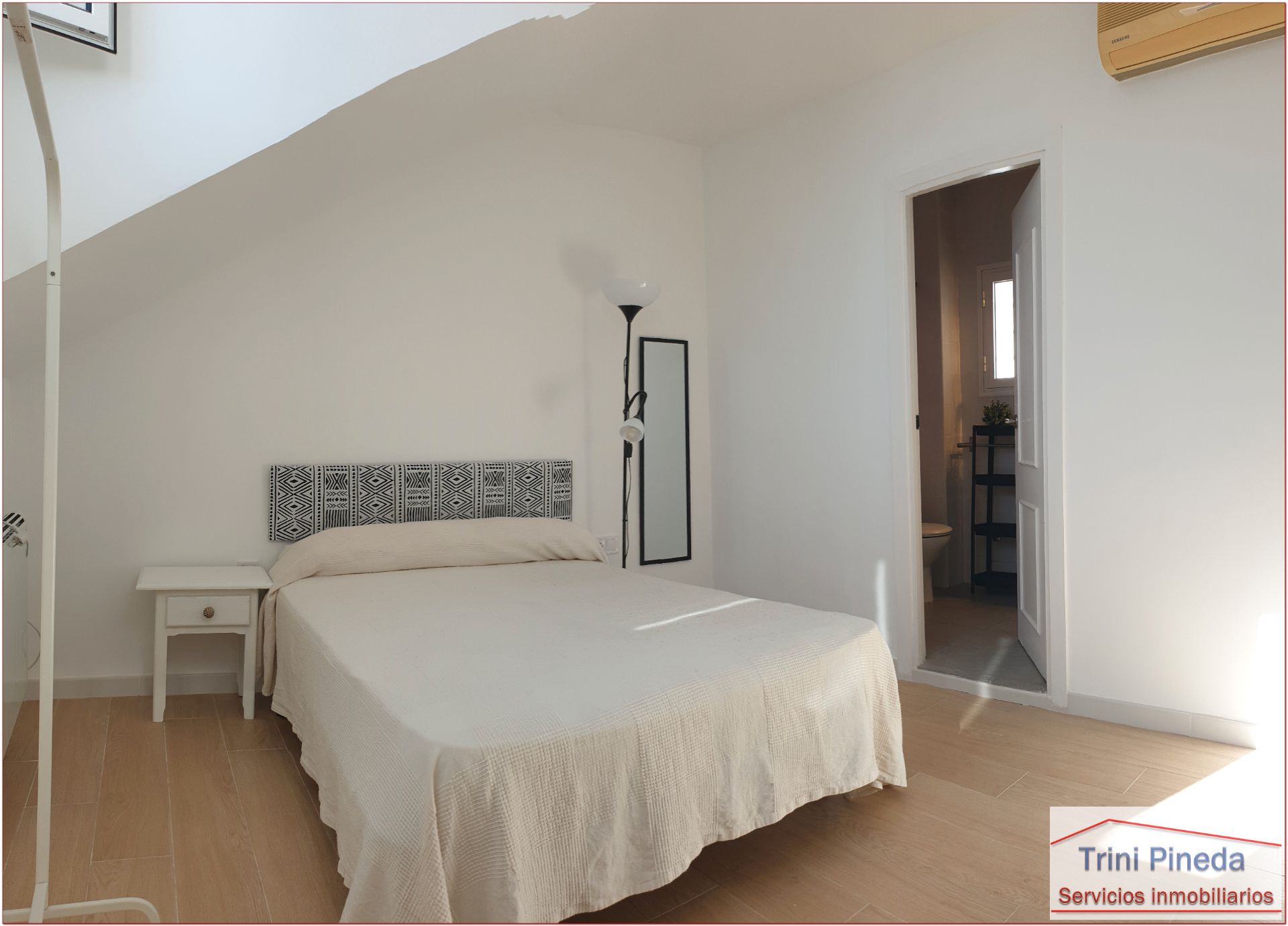 Habitación de Ático de alquiler en  Sevilla Capital con Aire acondicionado, Calefacción y Parquet