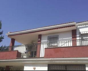 Vista exterior de Casa o xalet en venda en  Córdoba Capital amb Aire condicionat, Calefacció i Jardí privat