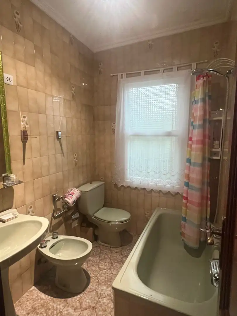 Badezimmer von Einfamilien-Reihenhaus zum Verkauf in Valdoviño mit Heizung, Terrasse und Abstellraum