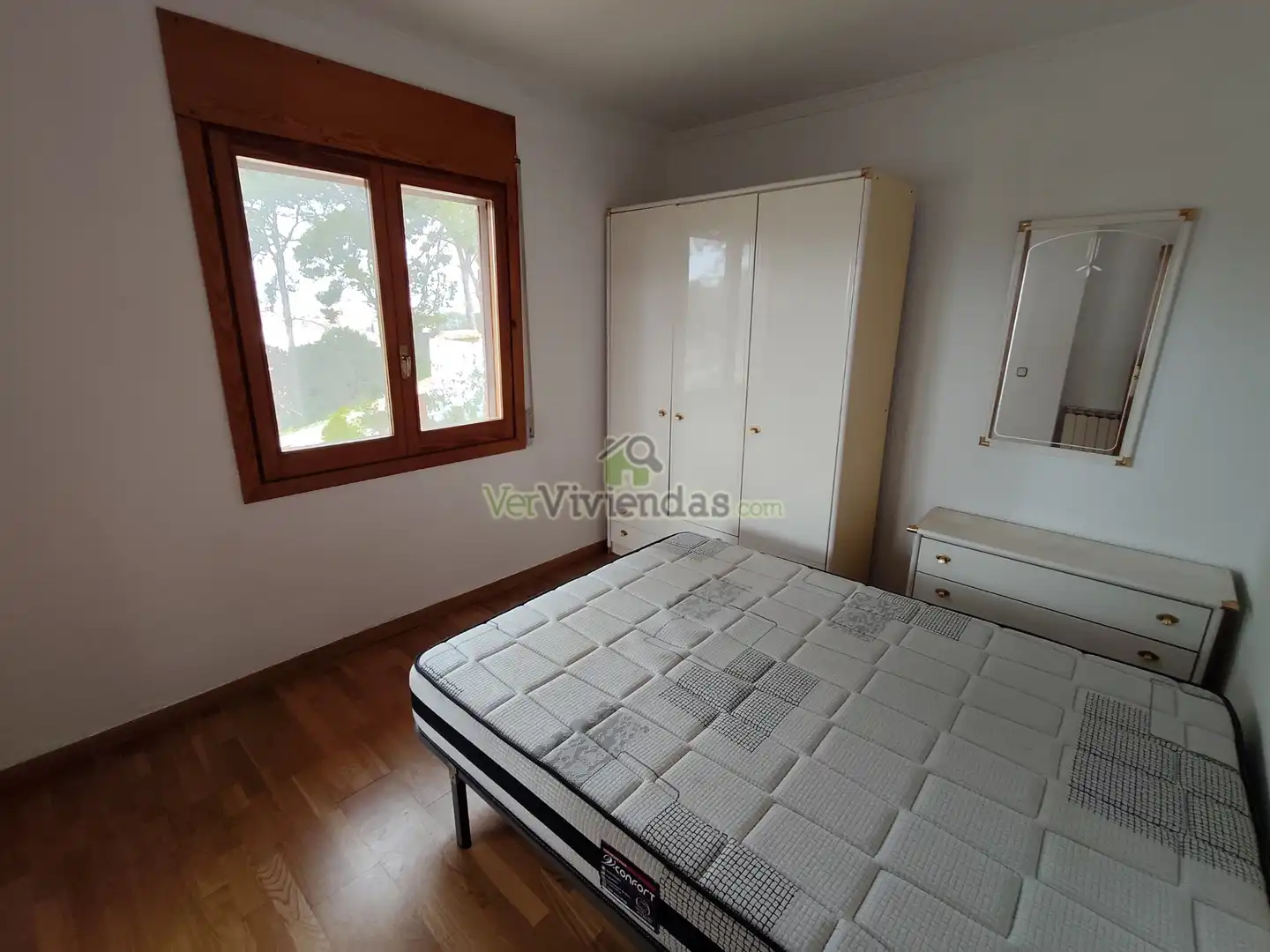 Dormitori de Casa o xalet en venda en Cerdanyola del Vallès amb Calefacció, Jardí privat i Parquet