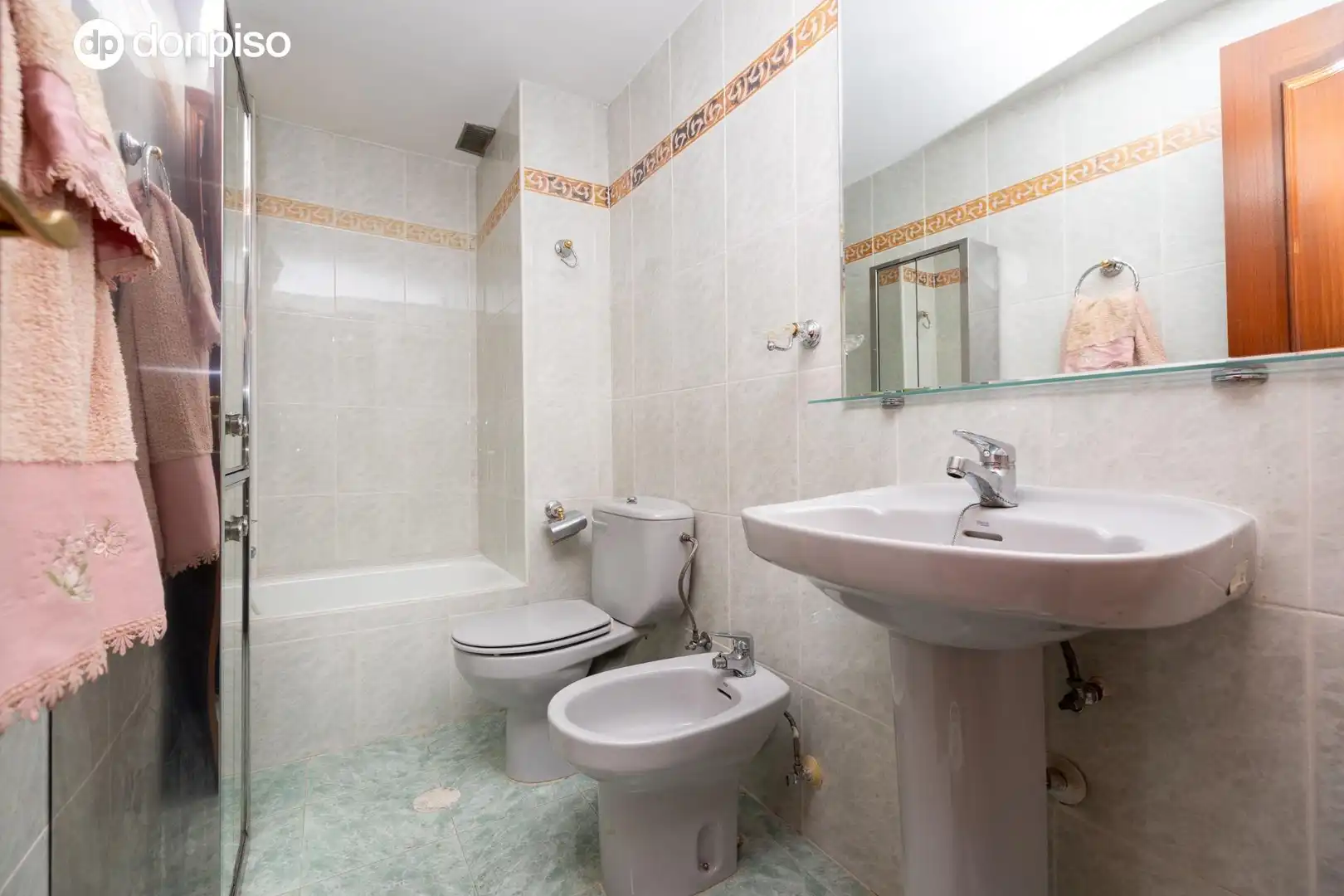 Baño de Piso en venta en Granada con Terraza y Amueblado