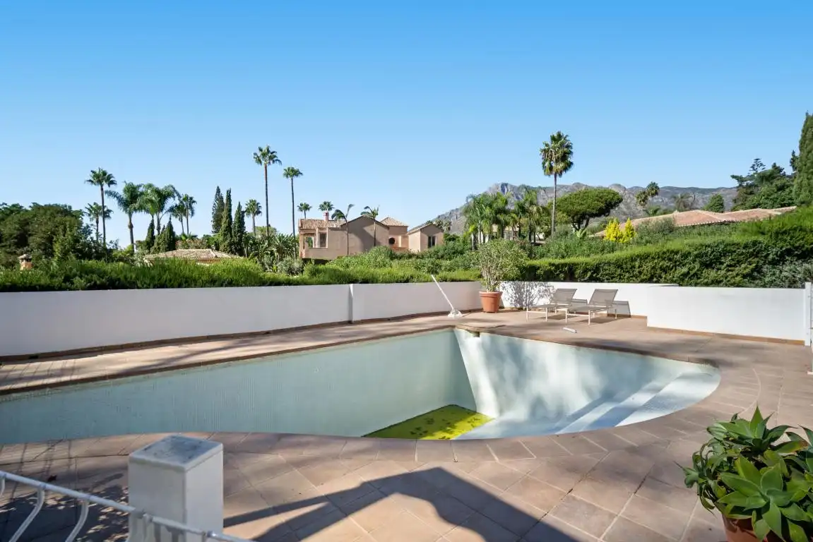 Piscina de Casa o chalet en venta en Marbella con Aire acondicionado, Jardín privado y Terraza