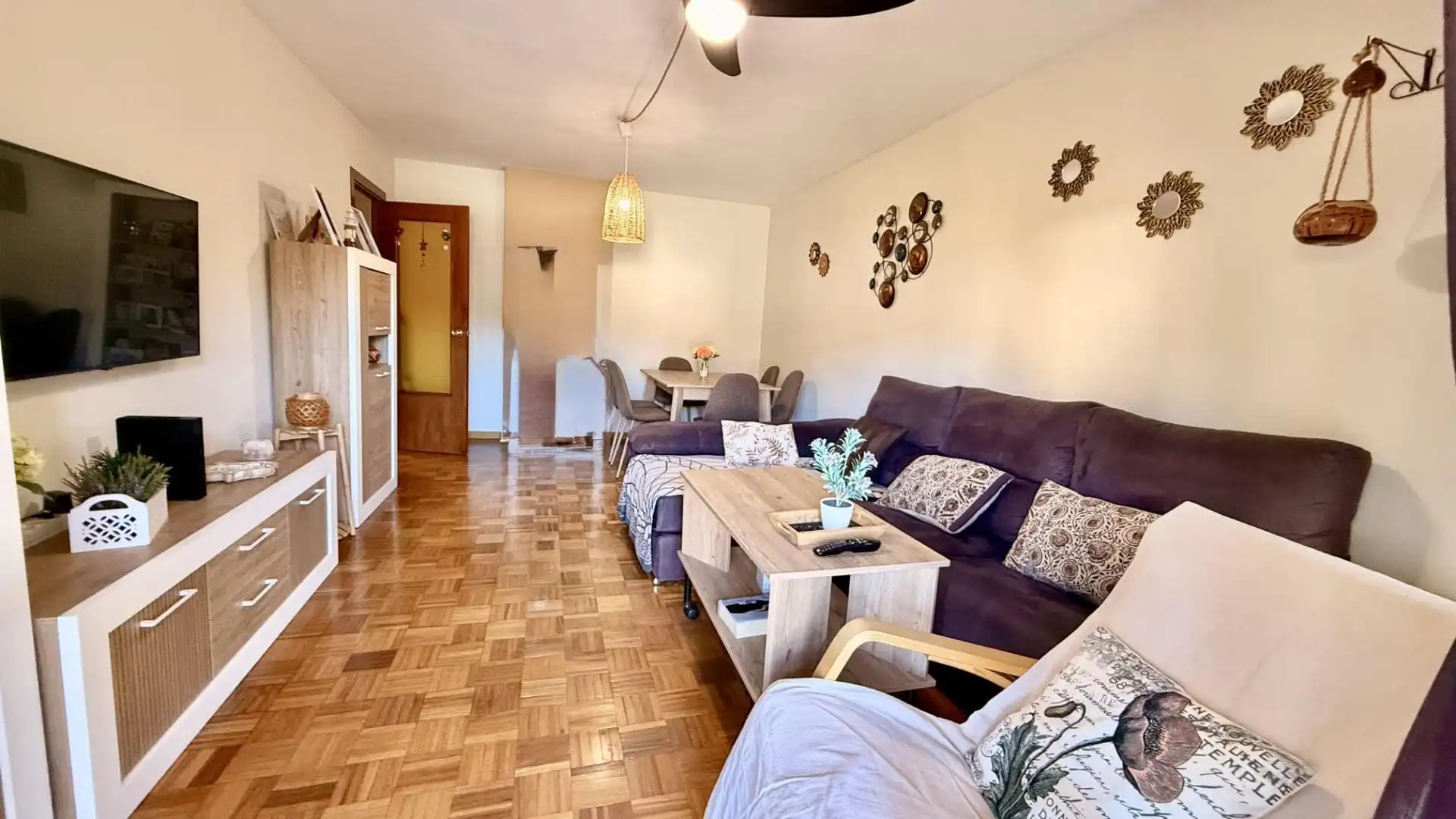 Sala d'estar de Pis en venda en Benalmádena amb Aire condicionat, Parquet i Terrassa