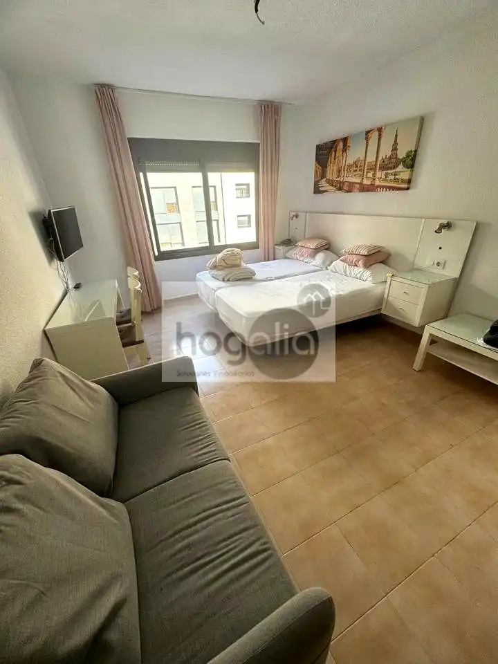 Schlafzimmer von Wohnung zur Miete in Sevilla mit Klimaanlage und Möbliert