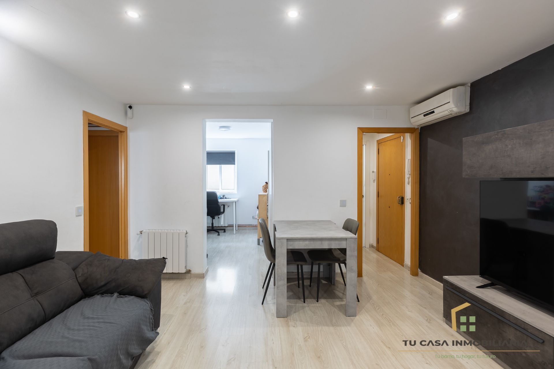 Flat for sale in Badalona  with Air Conditioner and Heating