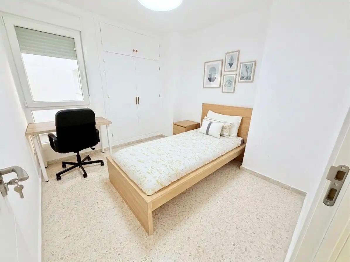 Bedroom of Flat for share in Málaga  with Terrace and Furnished