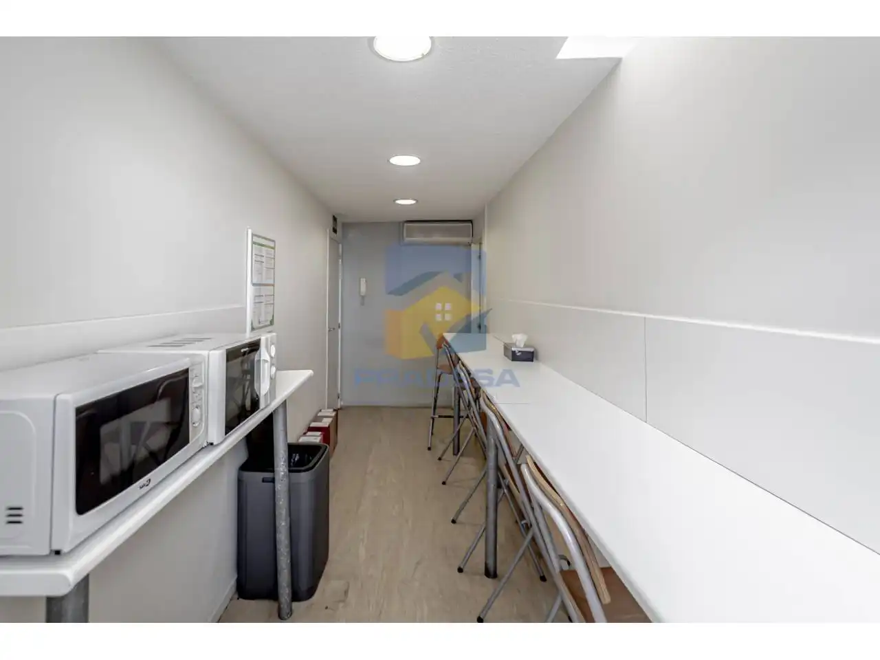 Kitchen of Office for sale in Madrid  with Air Conditioner and Alarm