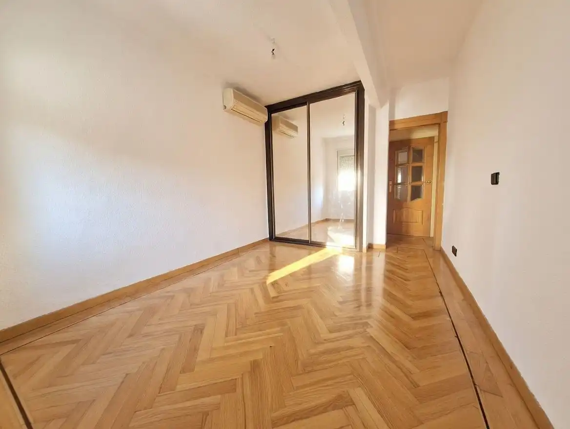 Dormitori de Pis en venda en Móstoles amb Aire condicionat, Parquet i Forn
