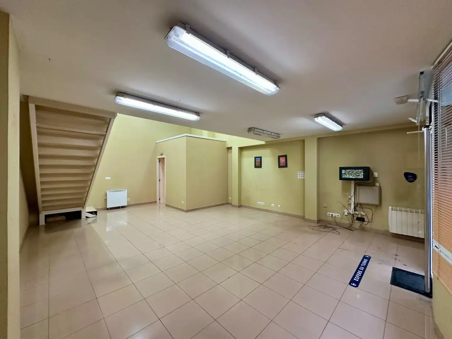 Local comercial en alquiler en Flores de Sil - La Placa, imagen 18