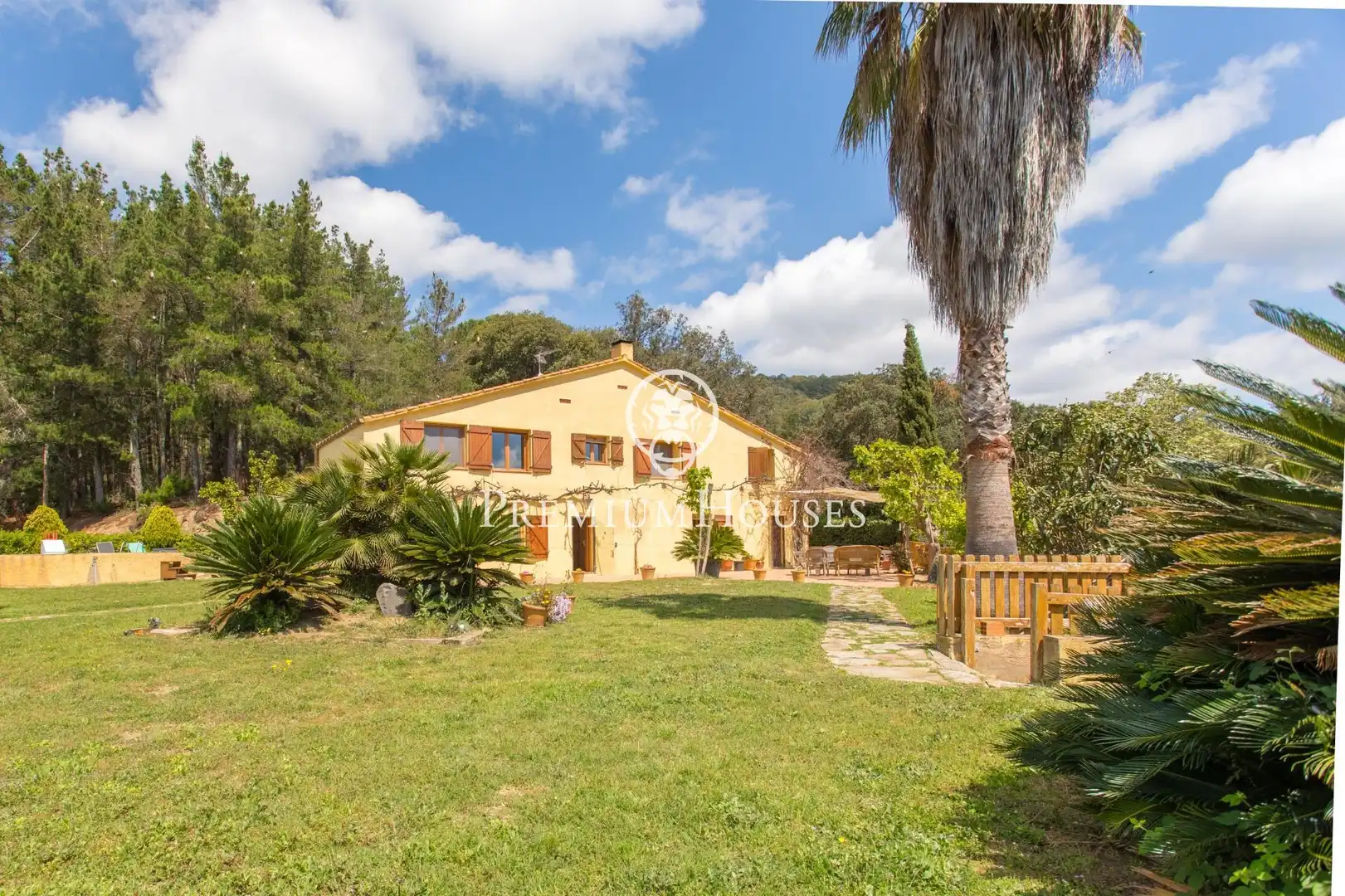 Vista exterior de Finca rústica en venta en Sant Iscle de Vallalta con Calefacción, Jardín privado y Terraza